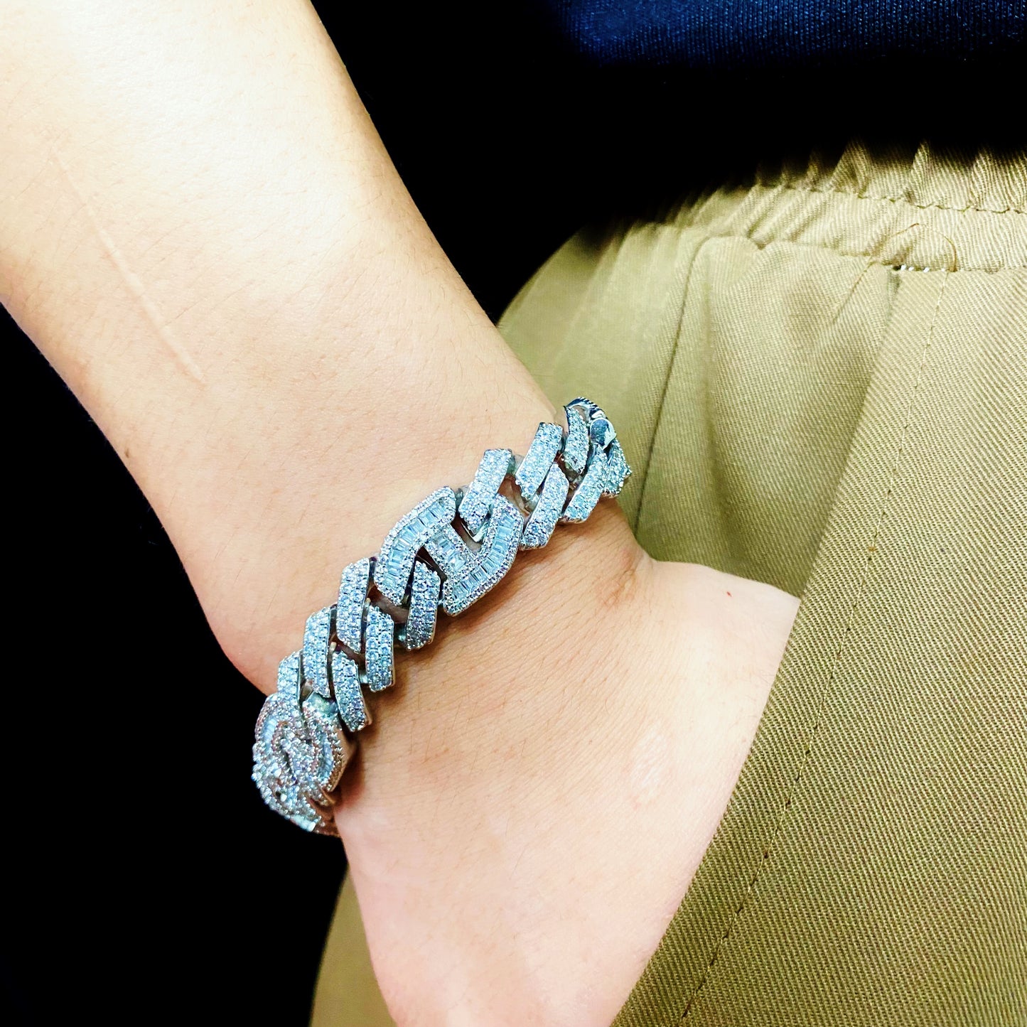 15mm Prong Baguette Curb Bracelet