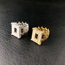 Load image into Gallery viewer, Baguette Diamond Clustered Ring O
